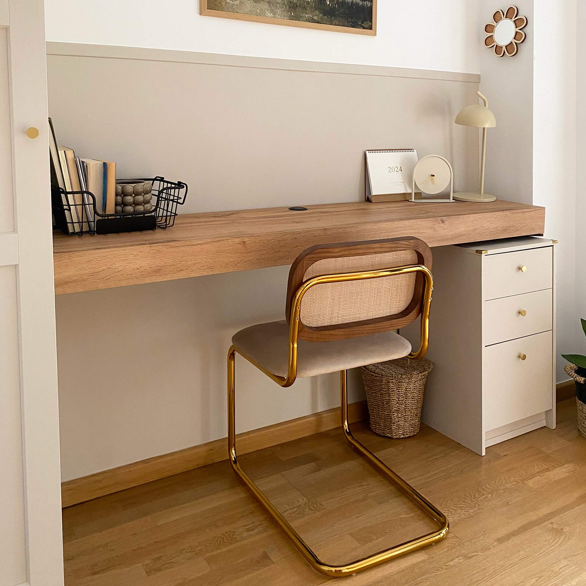 Bureau En Bois Pelliculé Lambrissé Beige, 130x60x75 Cm, 1 Tiroir, Occasion