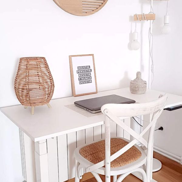 Verstellbarer Schreibtisch Clara 140x80 Weiss Beton mit weissen Beinen Umgebungsbild 4